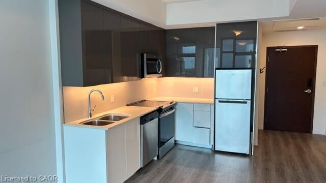 Property Photo:  60 Frederick Street 1013  ON N2H 0C7 