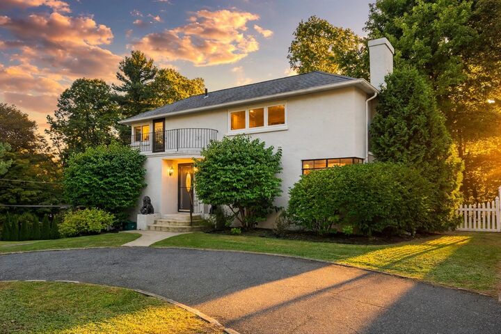 Property Photo: 270 Moreland St MA 01609
