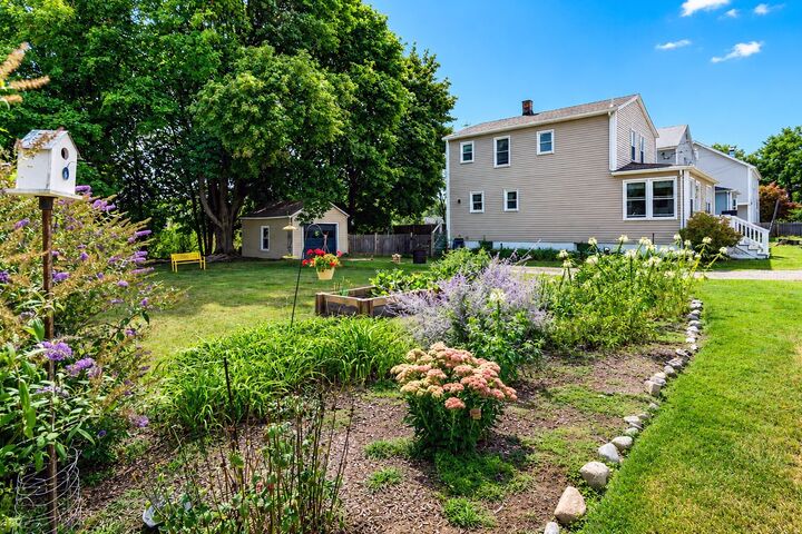 Property Photo:  5 Walcott Rd  MA 01923 