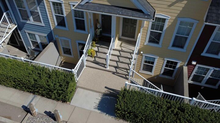 Property Photo:  216 McKenzie Towne Close SE  AB T2Z 1A9 