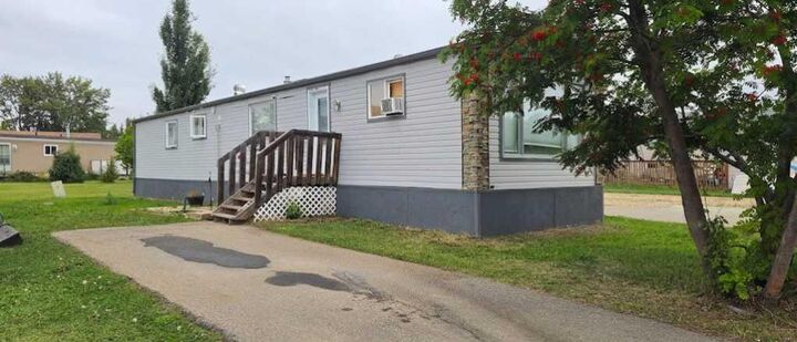 Property Photo:  Coachman Village 116  AB T8V 2N9 