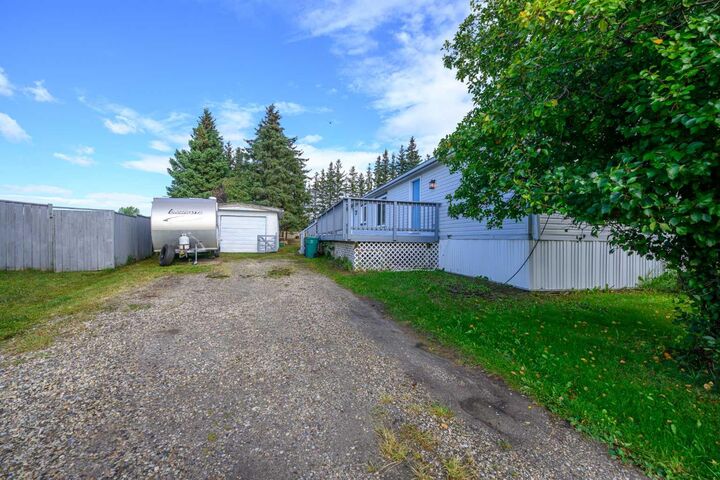Property Photo:  1120 7 Avenue  AB T0H 0C0 