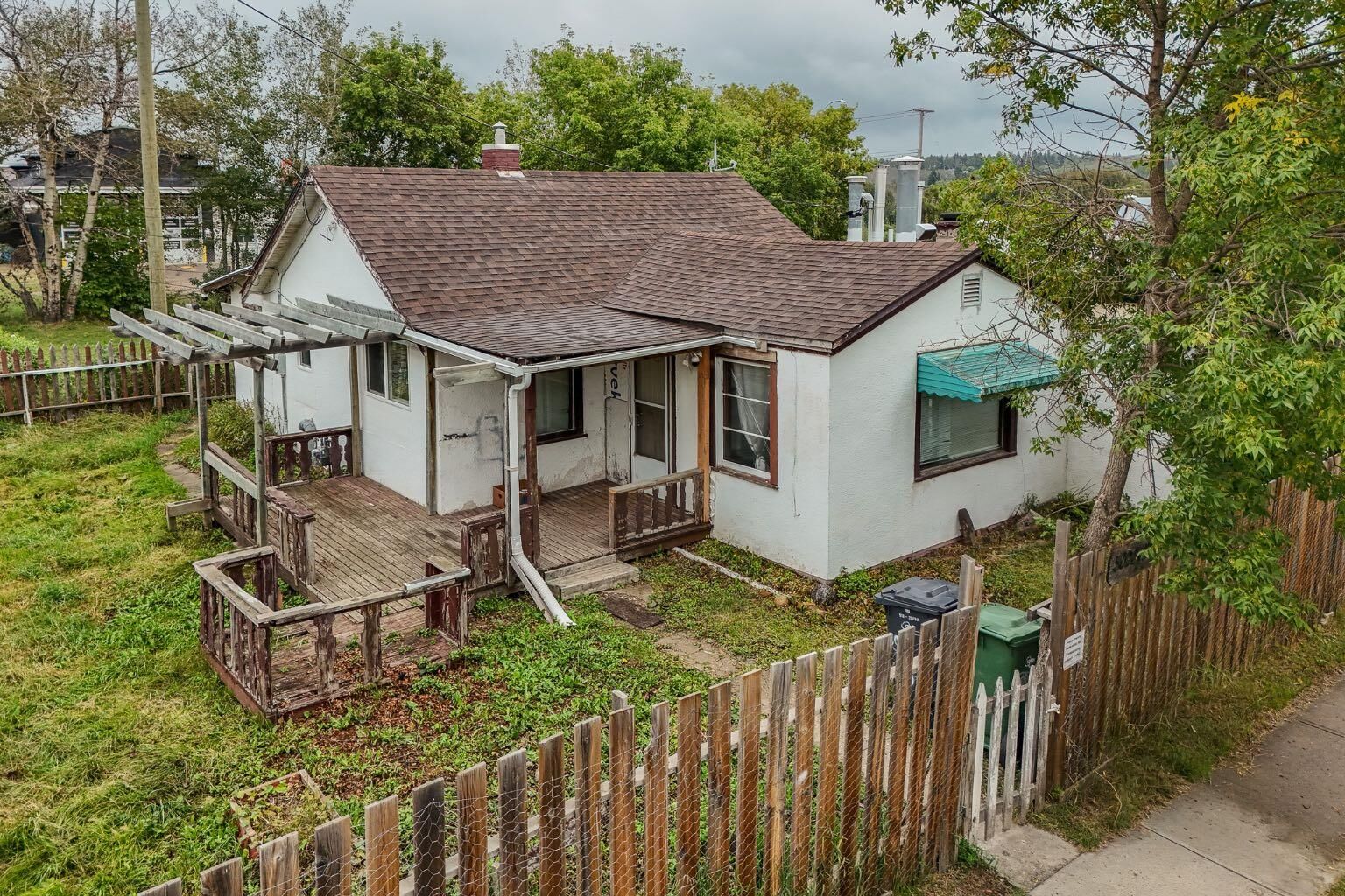 Property Photo:  5006 47 Avenue  AB T4J 1J3 