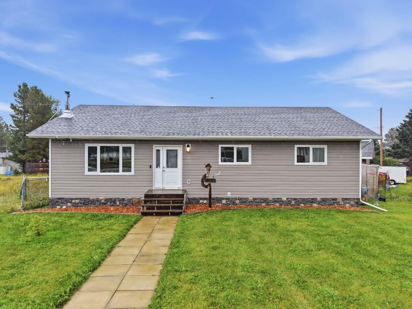 Property Photo:  5121 52 St Court  AB T0M 0M0 