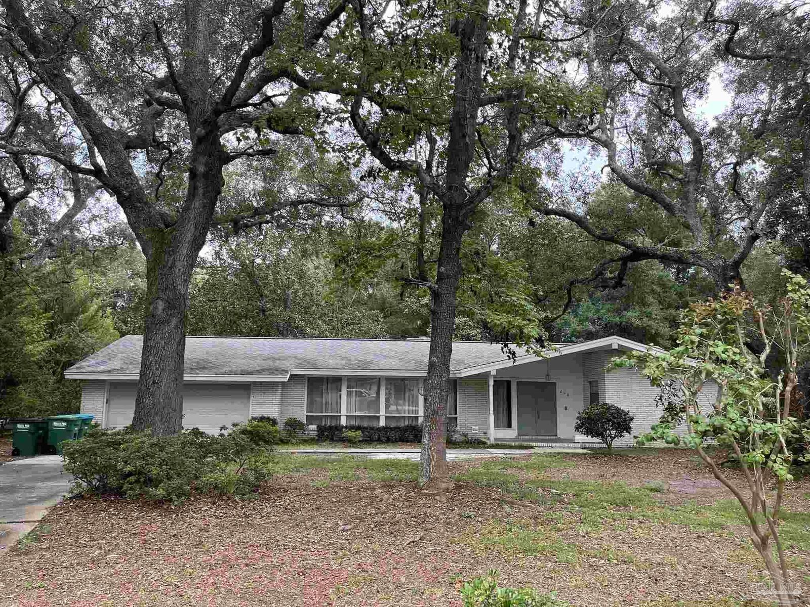 Property Photo:  208 Cordoba St  FL 32561 