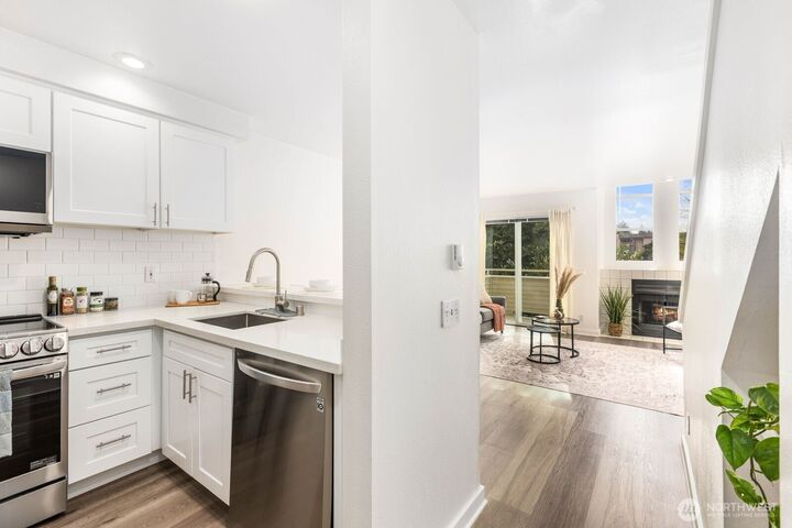Property Photo: 10237 SE 3rd Street 5 WA 98004