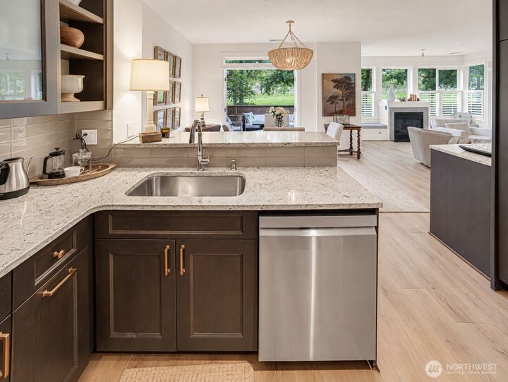 Property Photo: 10045 NE 1st Street 124 WA 98004