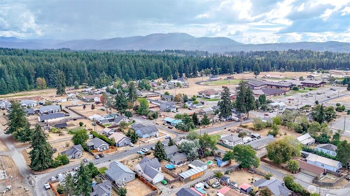 Property Photo:  204 SE 2nd Street  WA 98576 