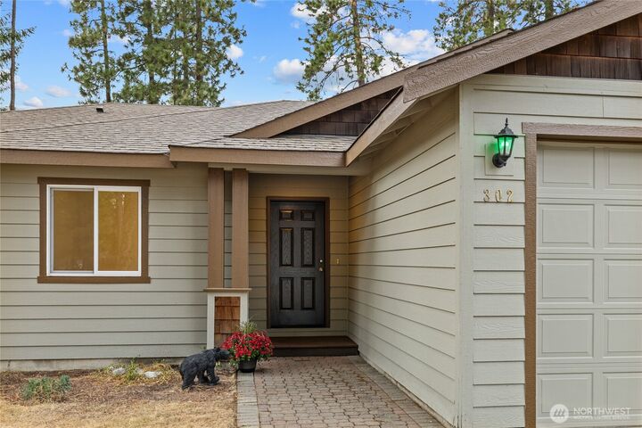 Property Photo: 302 Denny Avenue WA 98922