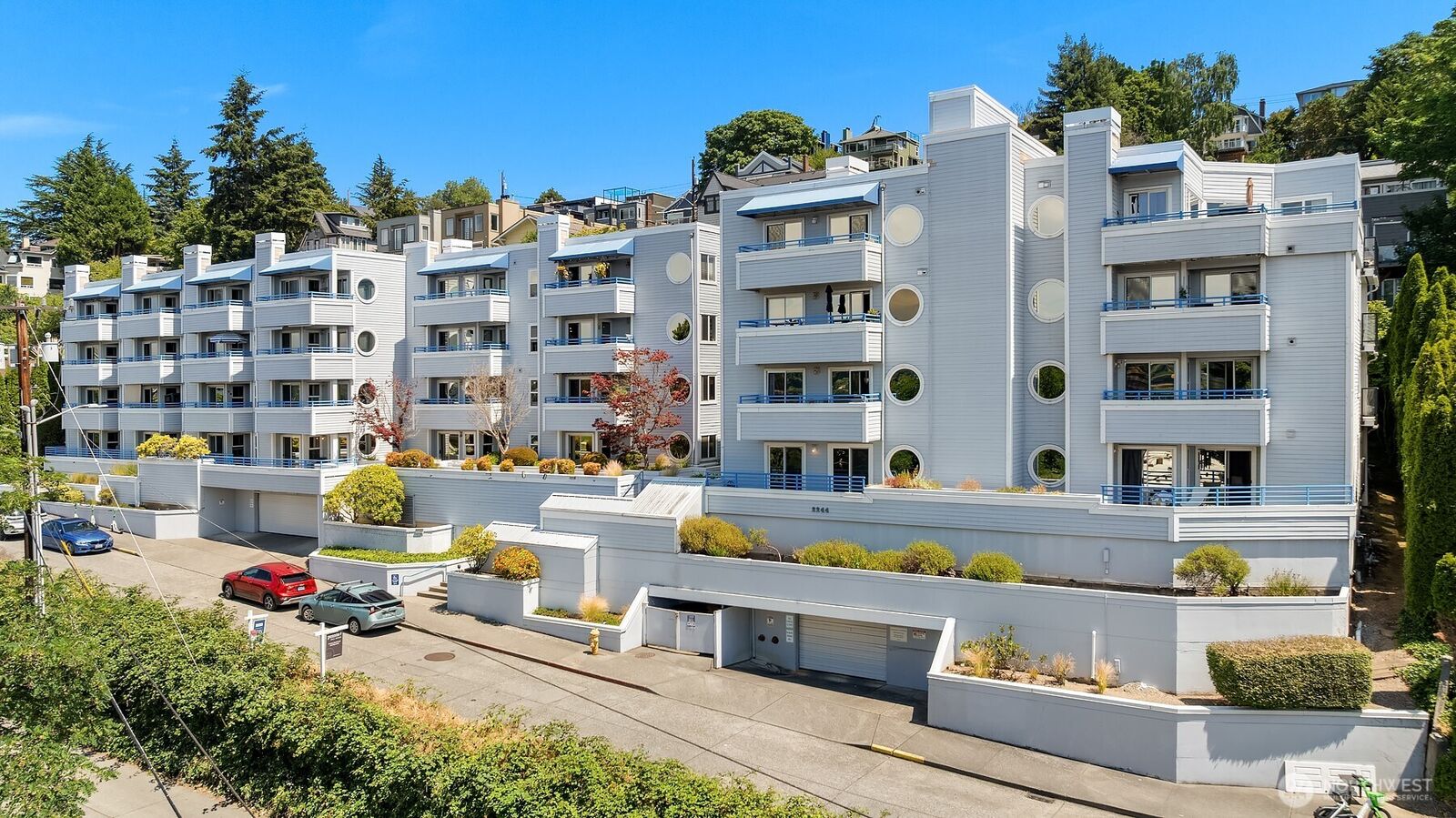 Property Photo: 2244 13th Avenue W 313 WA 98119