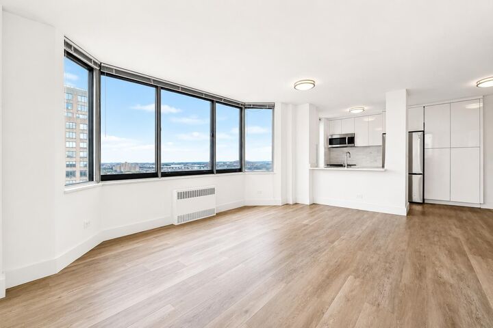 Property Photo:  1735 York Avenue 8A  NY 10128 