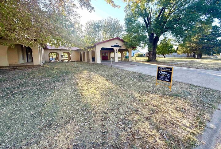 Property Photo:  405 N Harper  KS 67009 
