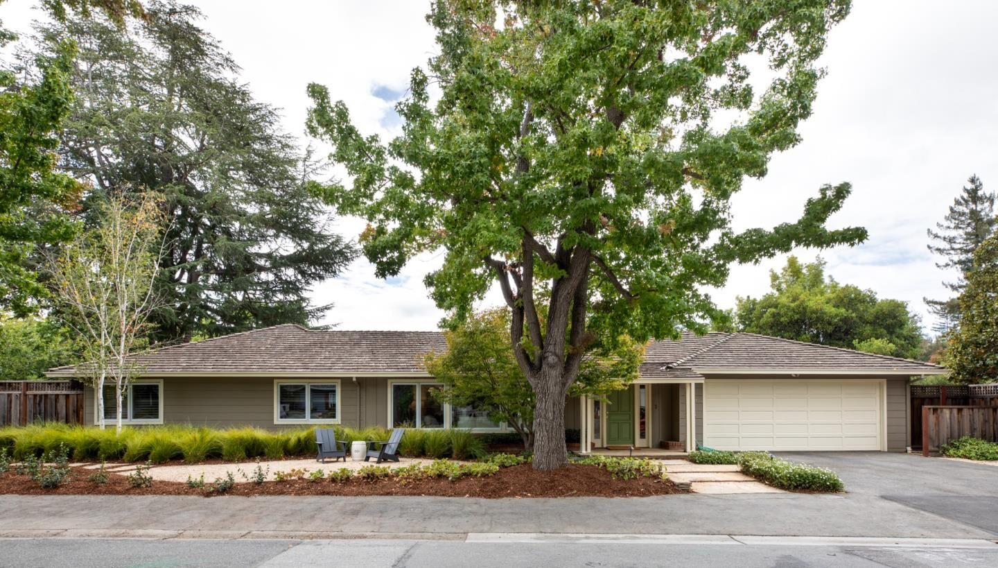 Property Photo: 1331 Cotton Street CA 94025