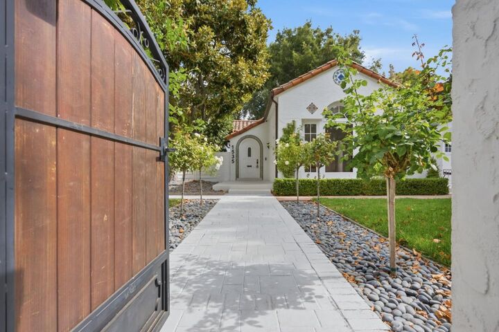 Property Photo: 1535 Cowper Street CA 94301