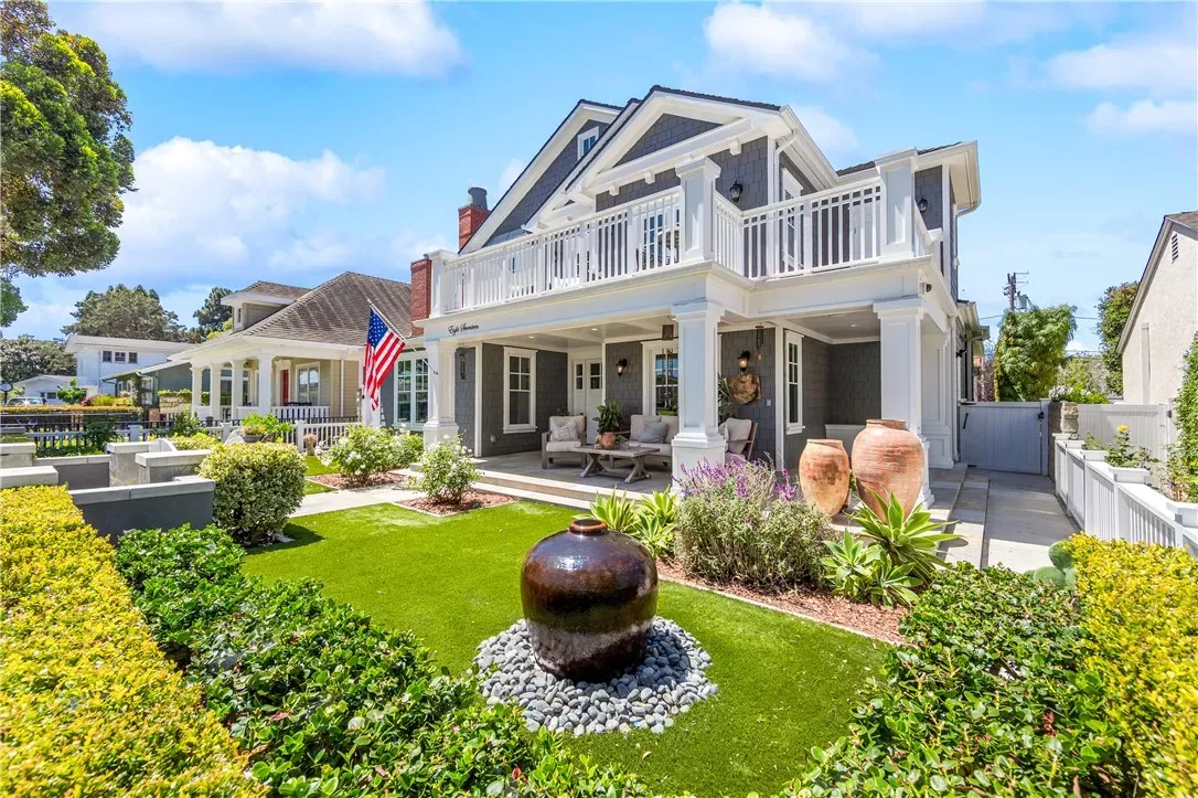 Property Photo:  817 Main Street  CA 92648 
