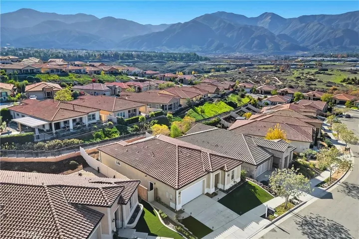 Property Photo:  11169 Fourleaf Court  CA 92883 