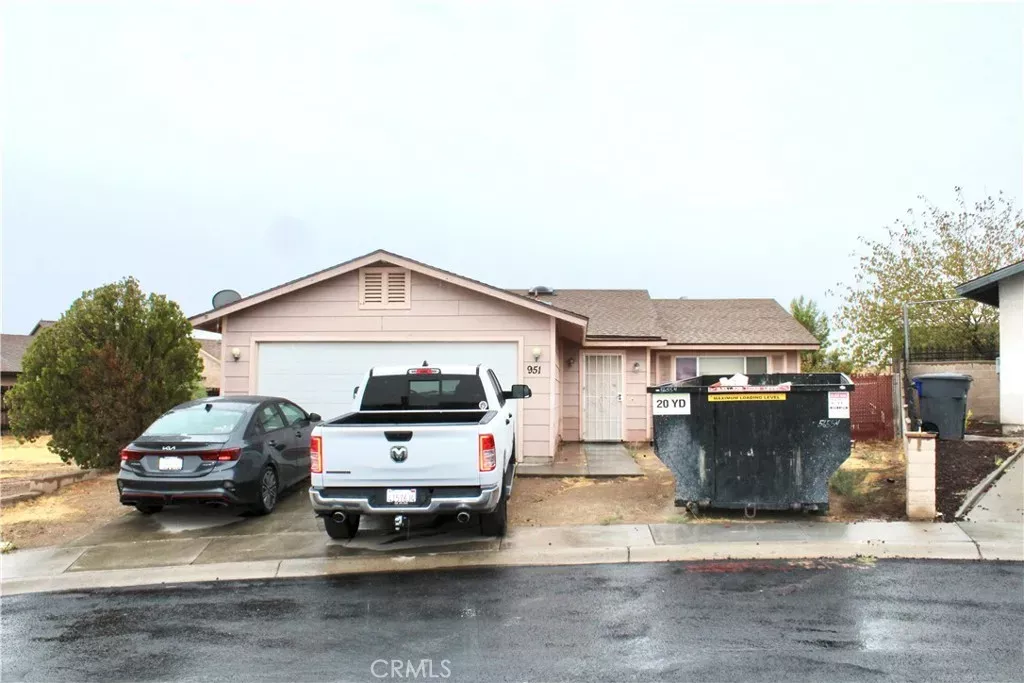 Property Photo:  951 Chateau Way  CA 92311 