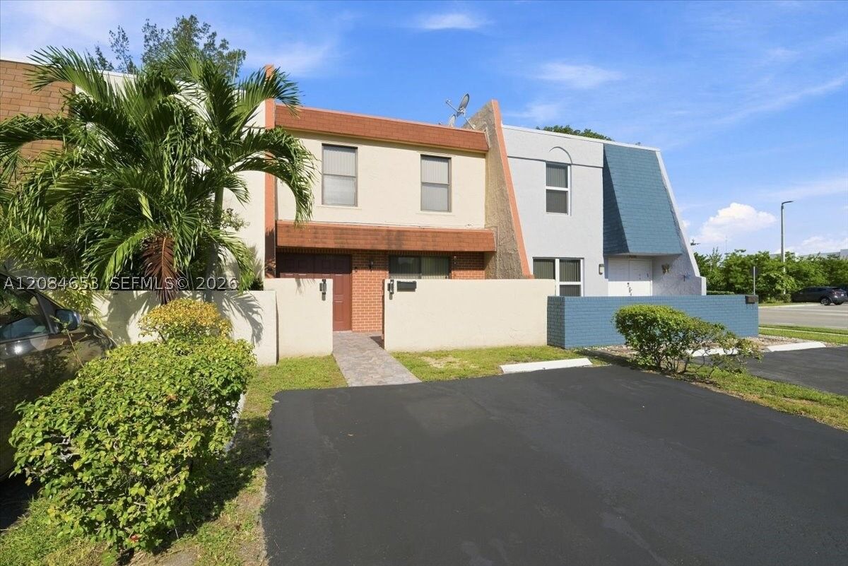 Property Photo:  7597 NW 75th Ave  FL 33321 