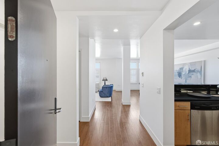 Property Photo:  438 W Grand Ave Avenue 414  CA 94612 