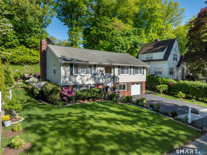 Property Photo:  61 Center Drive  CT 06870 