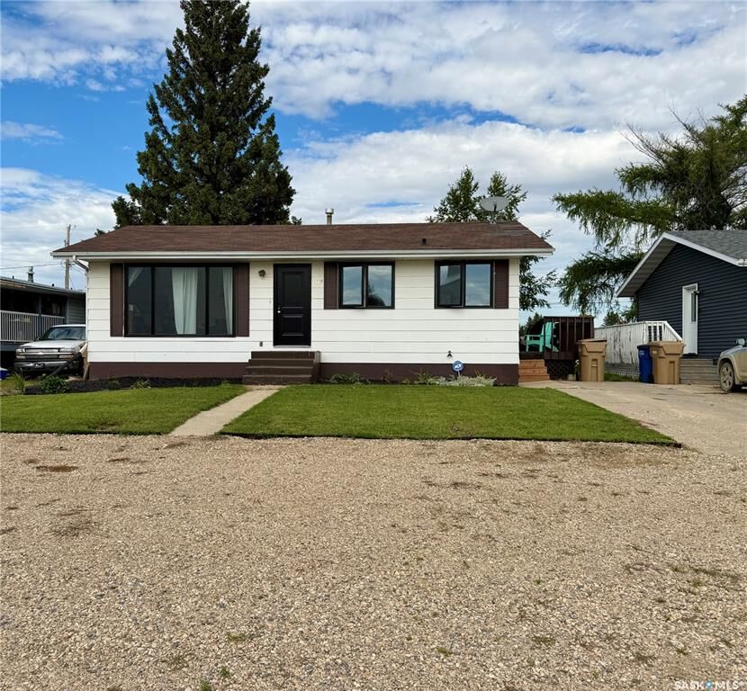 Property Photo:  110 Railway Avenue E  SK S0J 2E0 