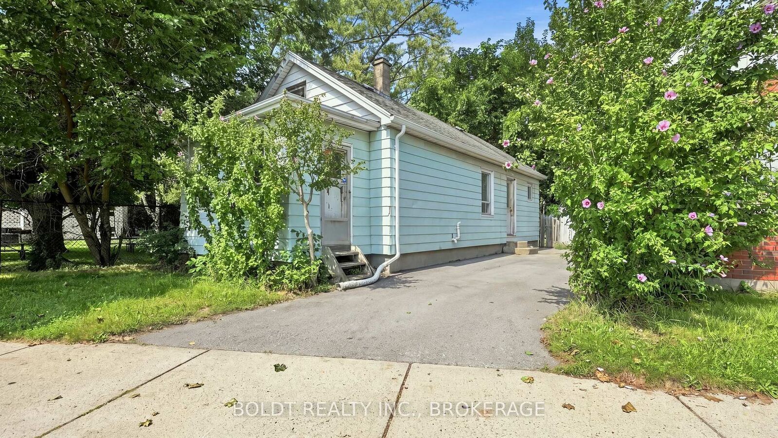 Property Photo:  53 Carlton Street  ON L2R 1P7 