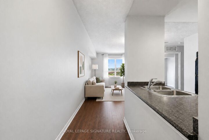 Property Photo:  60 Heintzman Street 1319  ON M6P 5A1 