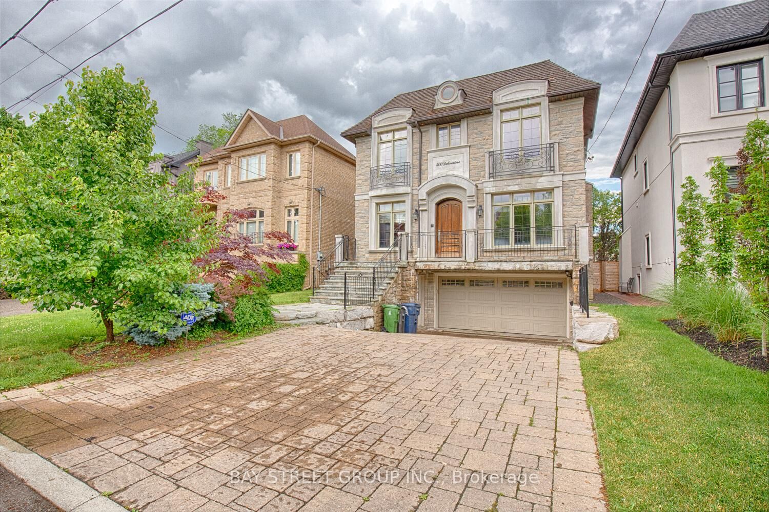 Property Photo:  500 Deloraine Avenue  ON M5M 2B8 