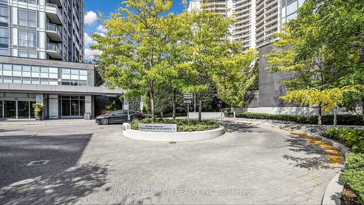 Property Photo: 18 Graydon Hall Drive 2606 ON M3A 2Z9