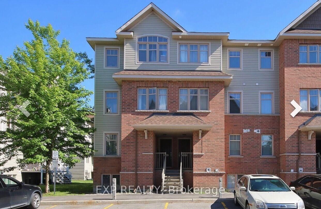 Property Photo:  526 Reardon Private  ON K1V 2L1 