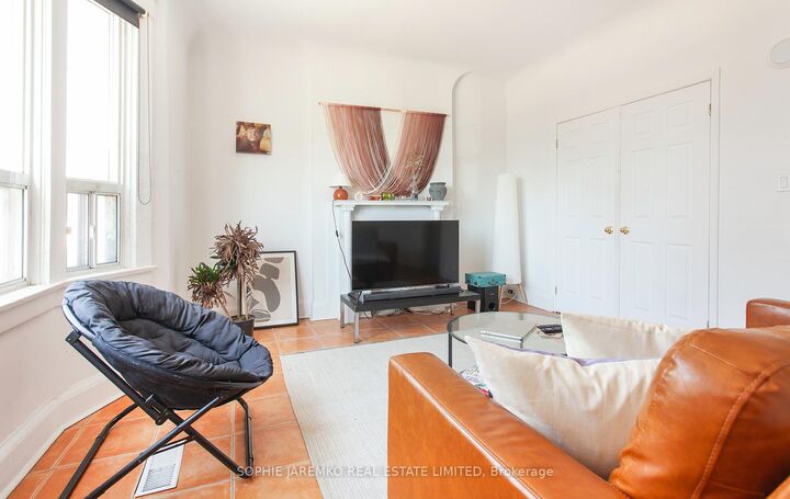 Property Photo:  2102A Dundas Street W  ON M6R 1W9 