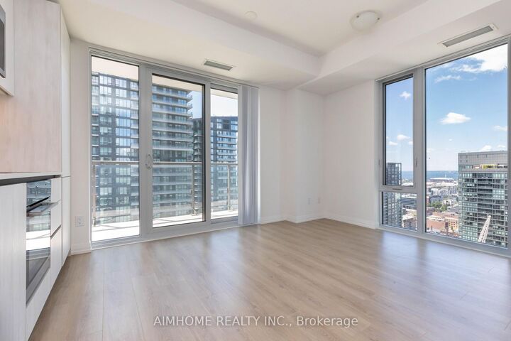 Property Photo:  8 Widmer Street 4012  ON M5V 2E7 