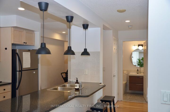 Property Photo:  70 High Park Avenue 1403  ON M6P 1A1 