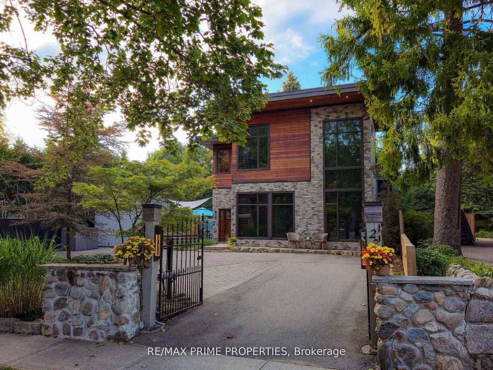 Property Photo:  227 Second Street  ON L4A 1B9 