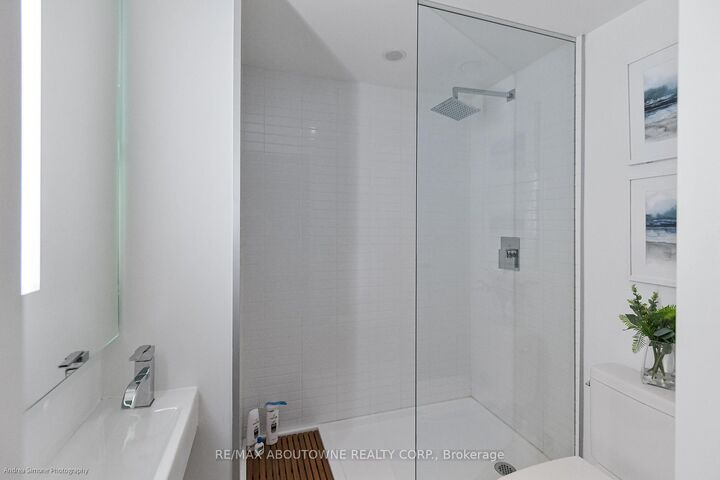 Property Photo:  629 King Street W 1133  ON M5V 0G9 