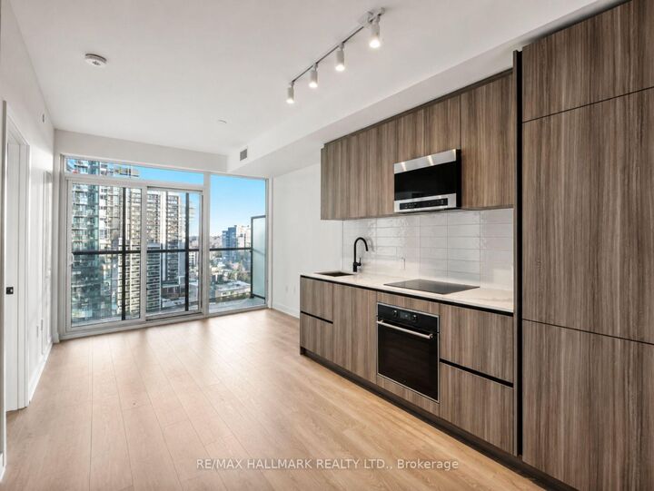 Property Photo:  117 Broadway Avenue 1205  ON M4P 1V3 