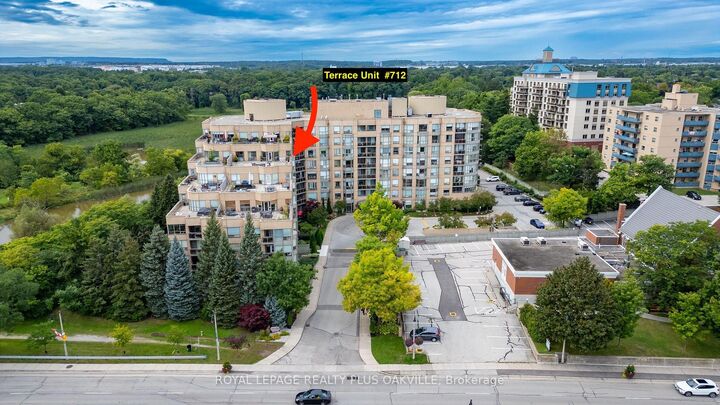 Property Photo:  2511 Lakeshore Road W 712  ON L6L 6L9 