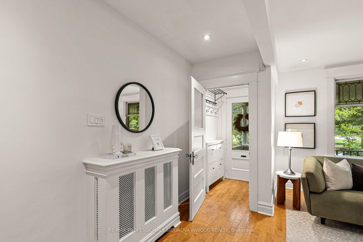 Property Photo:  162 Oakmount Road  ON M6P 2M9 