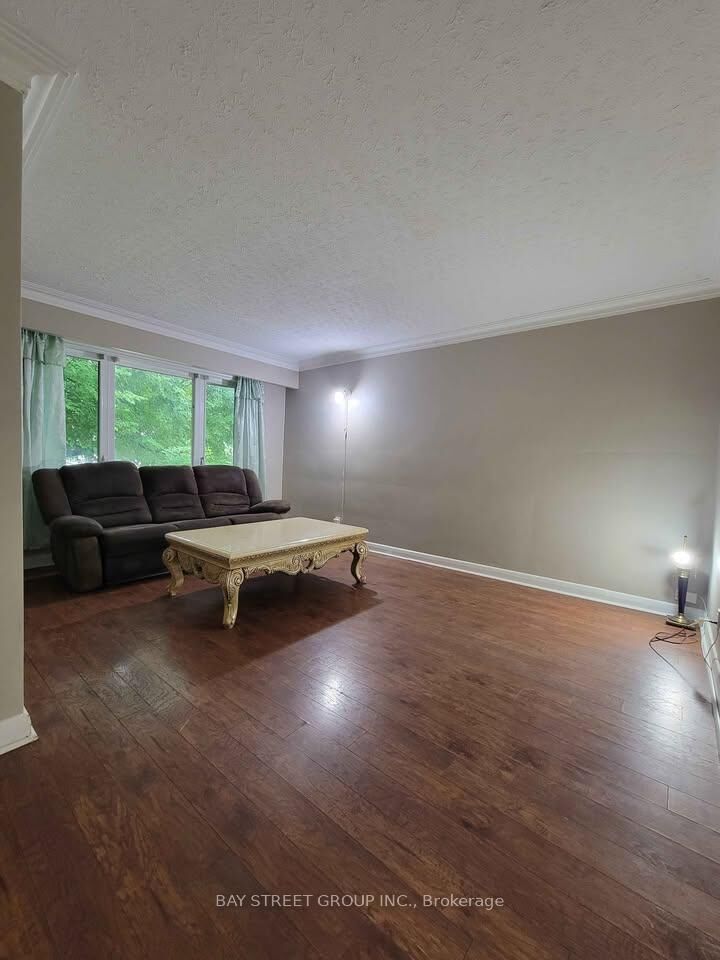 Property Photo:  182 Phyllis Avenue  ON M1M 1Y8 