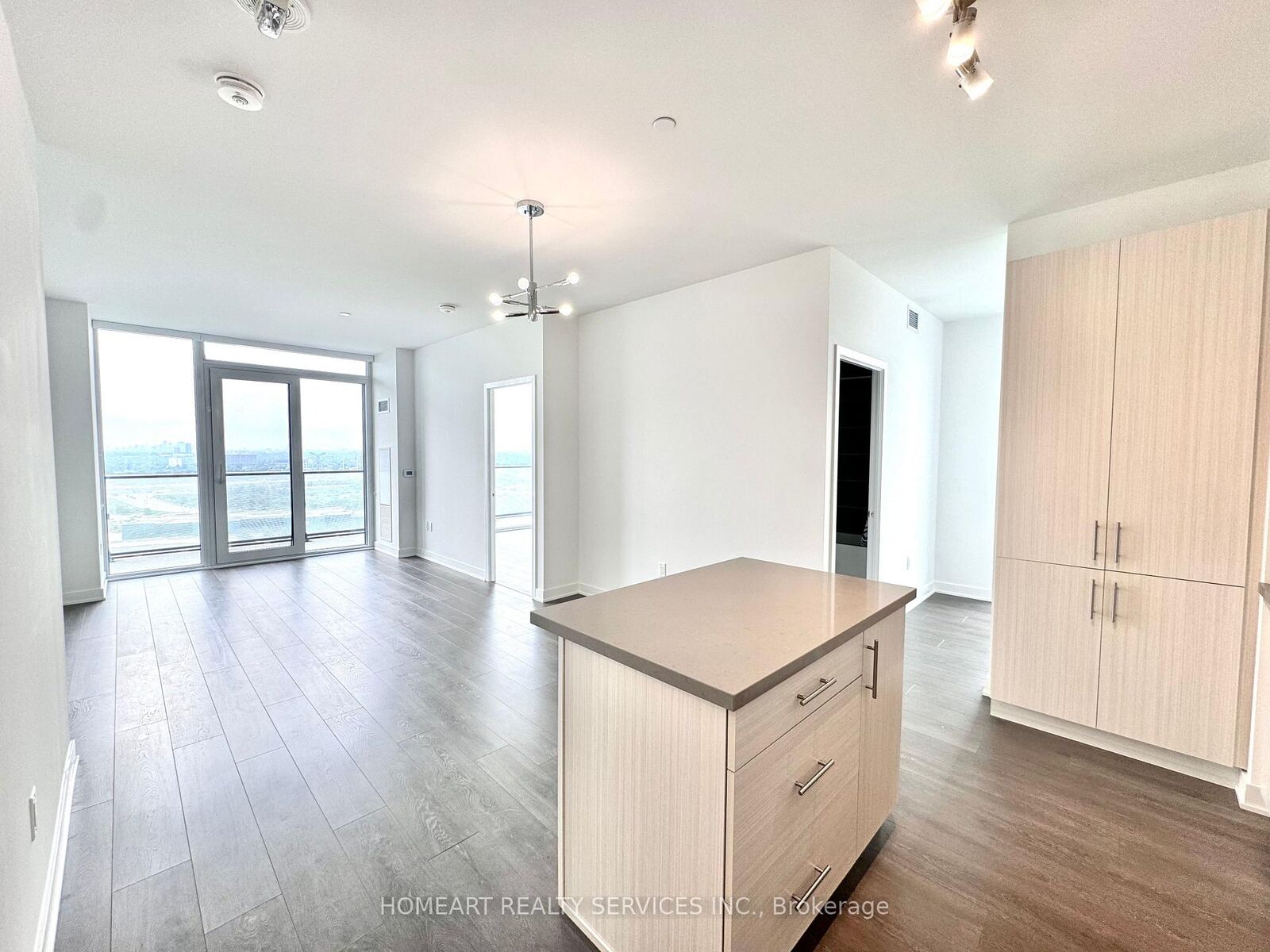 Property Photo:  95 Oneida Crescent 1910  ON L4B 0H5 