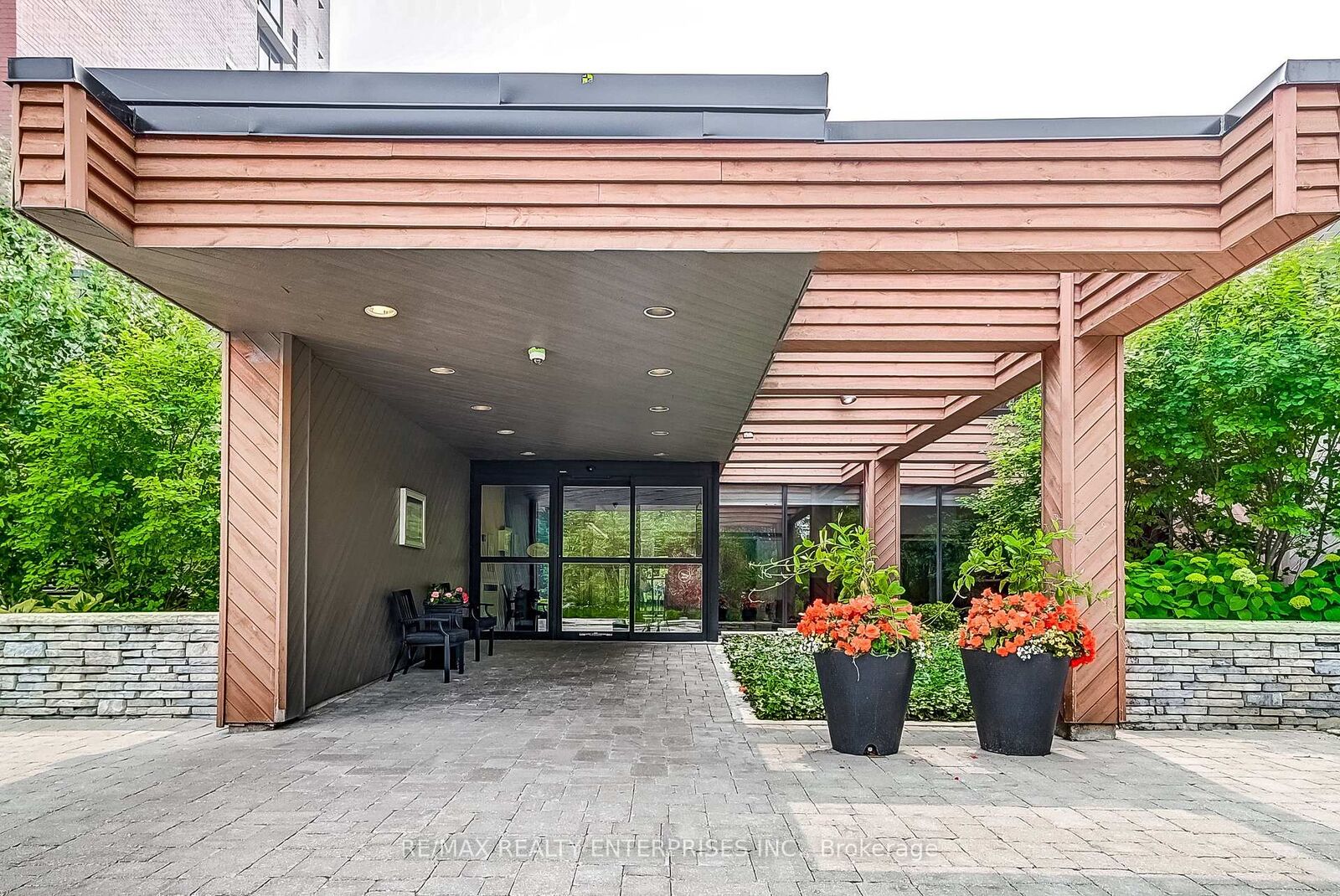Property Photo:  1400 Dixie Road 1708  ON L5E 3E1 