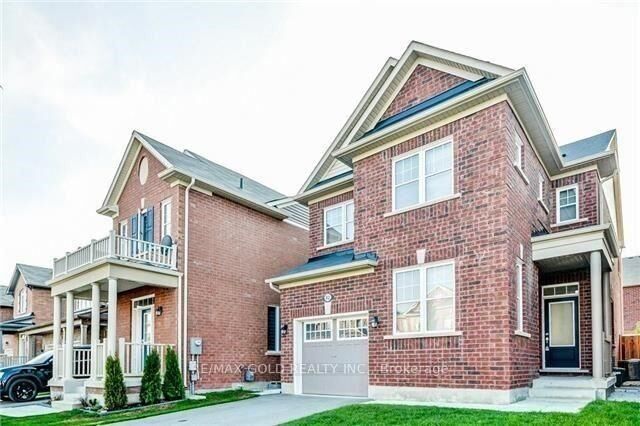 Property Photo:  82 Enford Crescent Upper  ON L7A 4C8 