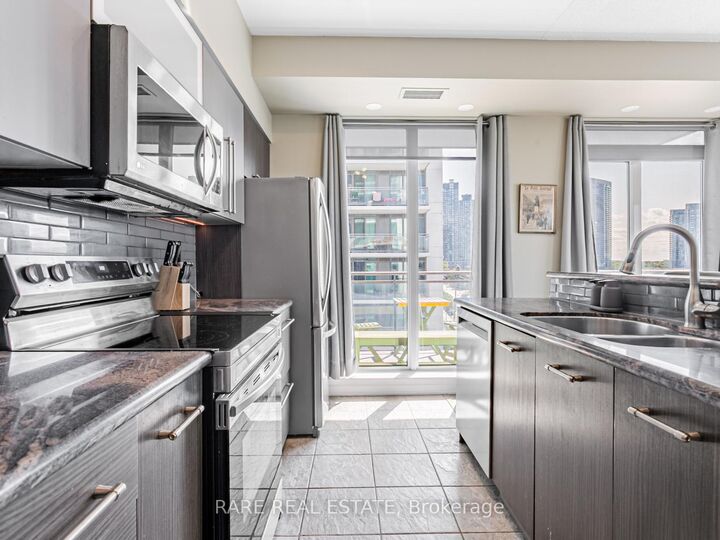 Property Photo:  2119 Lake Shore Boulevard W 703  ON M8V 4E8 