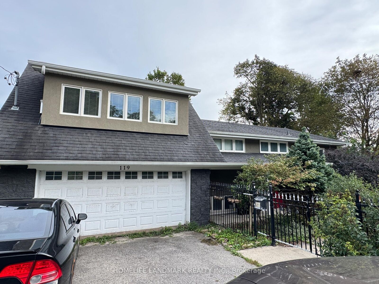 Property Photo:  119 Blake Street Upper  ON L4M 1K2 