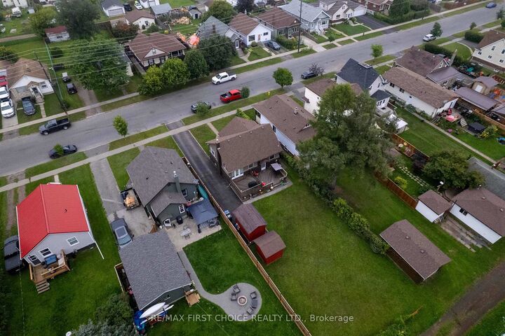 Property Photo:  370 Mary Street E  ON P7E 4J9 