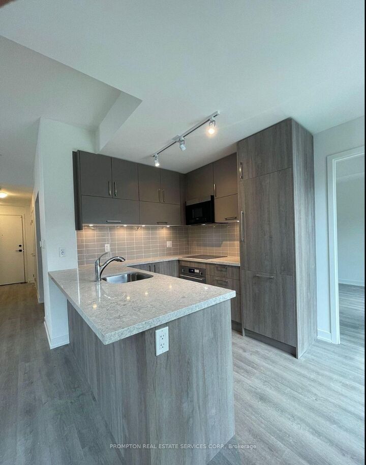 Property Photo: 38 Simcoe Promenade 708 ON L6G 0H7