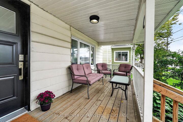 Property Photo:  316 Fourth Street W  ON K6J 2S4 