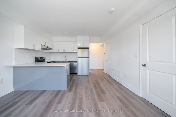 Property Photo:  2052 Pharmacy Avenue 3  ON M1T 1H8 