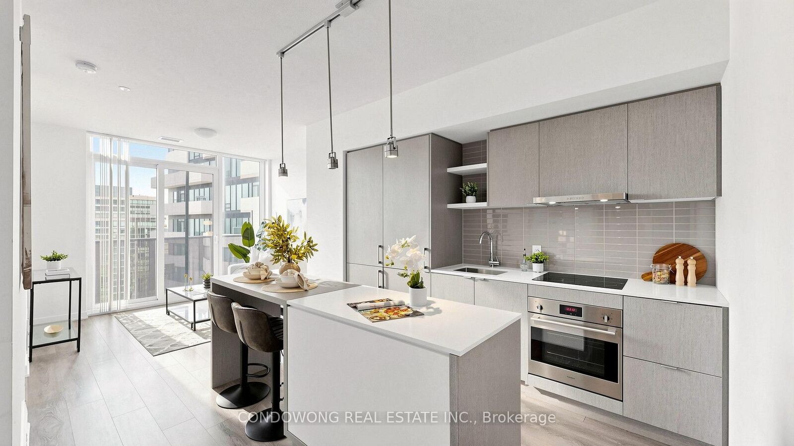 Property Photo:  100 Harbour Street 4905  ON M5J 0B5 
