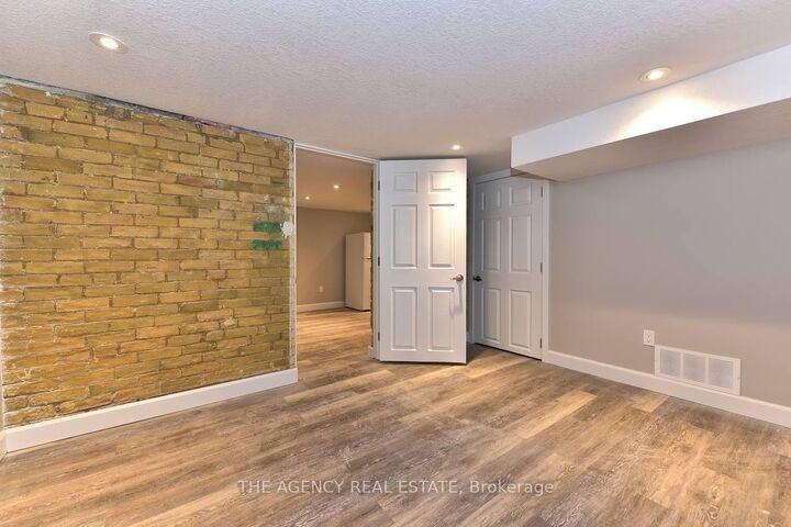 Property Photo:  870 Queens Avenue  ON N5W 3H6 